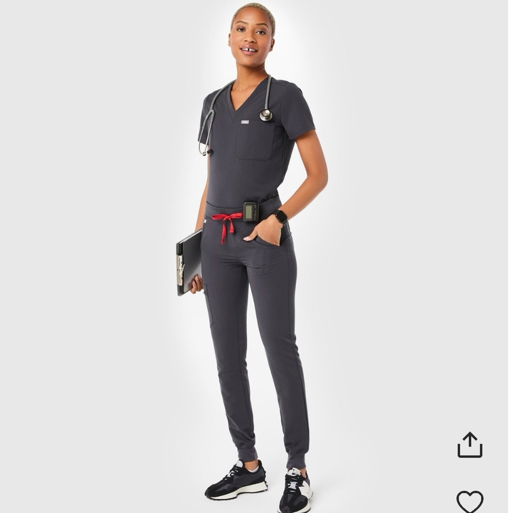 FIGS Scrubs Zamora Jogger and Catarina One Pocket Top Charcoal - Like New!